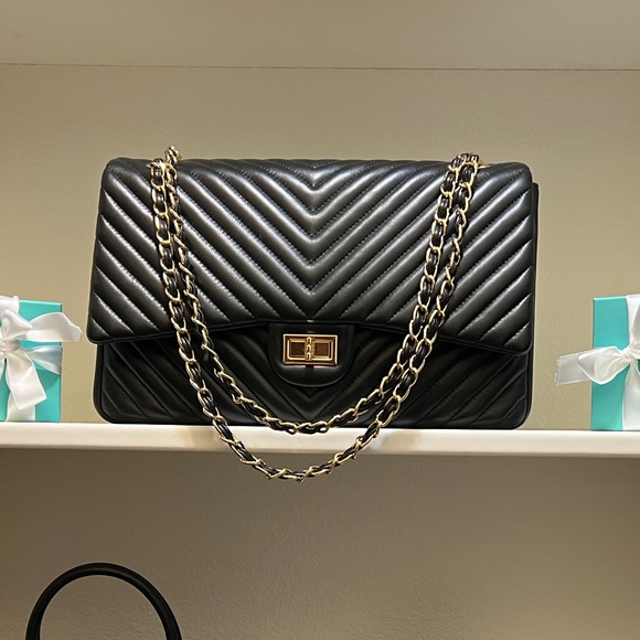 Luxury designer purse. - Picture 3 of 15